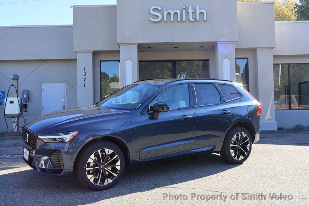 2026 Volvo XC60 Plus's photo