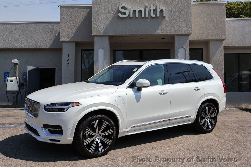 2023 Volvo XC90 Recharge Plug-In Hybrid Plus 6-Seater