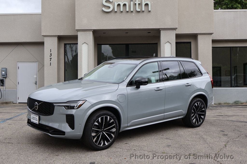 2026 Volvo XC90 T8 Recharge Ultra Dark 6-Seater 4WD's photo