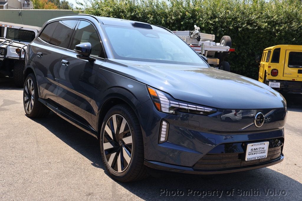 2025 Volvo EX90 Ultra - Photo 7