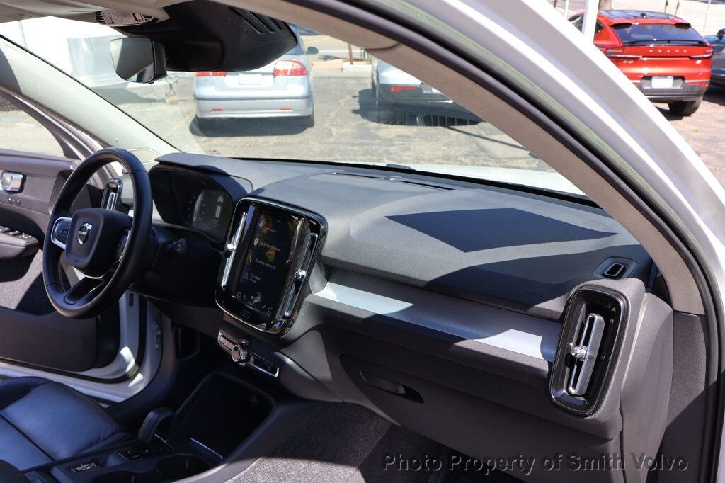 2022 Volvo XC40 Momentum - Photo 16