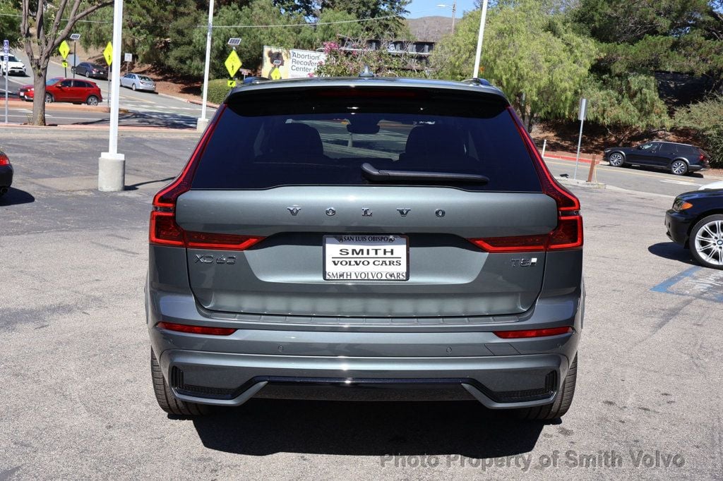 2026 Volvo XC60 Hybrid T8 photo 3