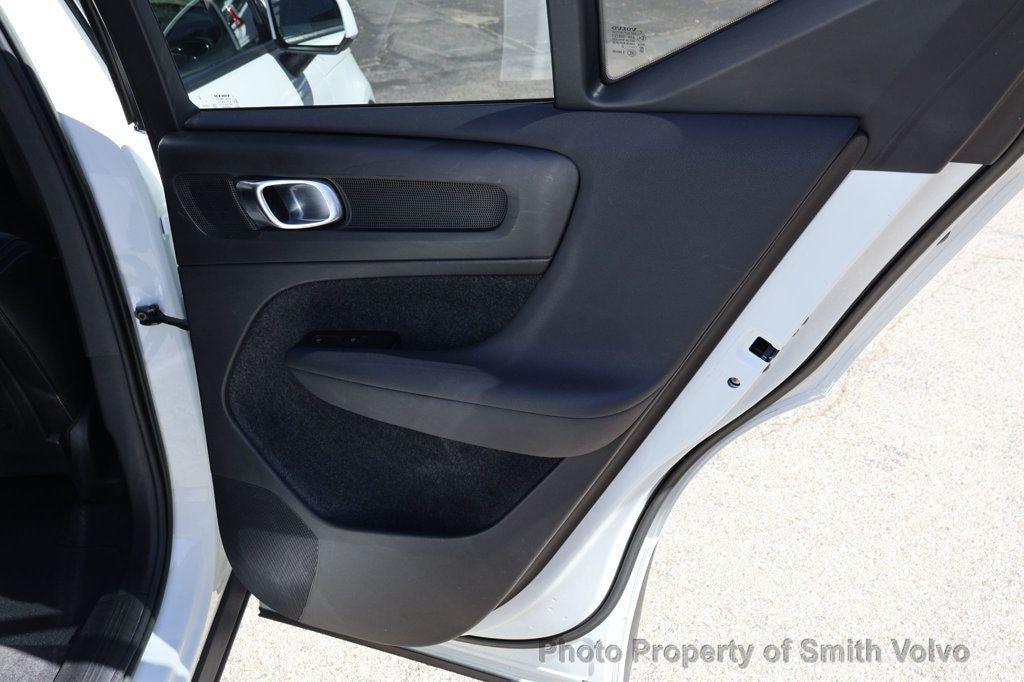2022 Volvo XC40 Momentum - Photo 18
