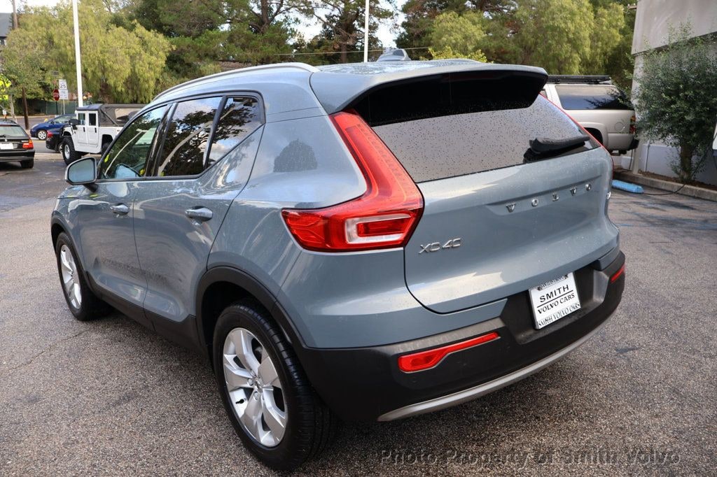Used 2021 Volvo XC40 T4 Momentum SUV