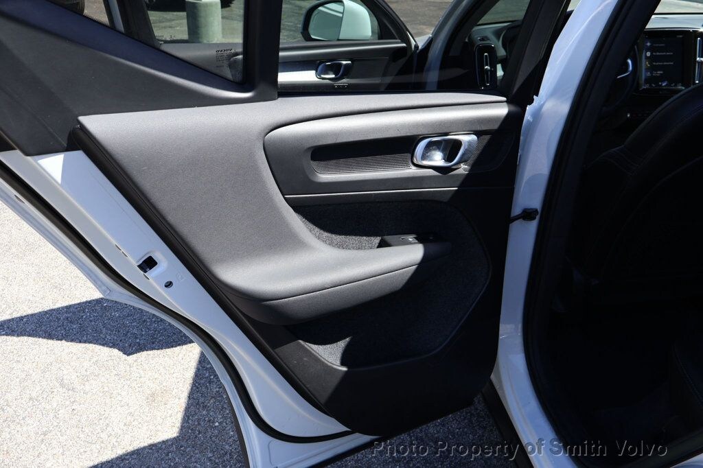 2022 Volvo XC40 Momentum - Photo 12