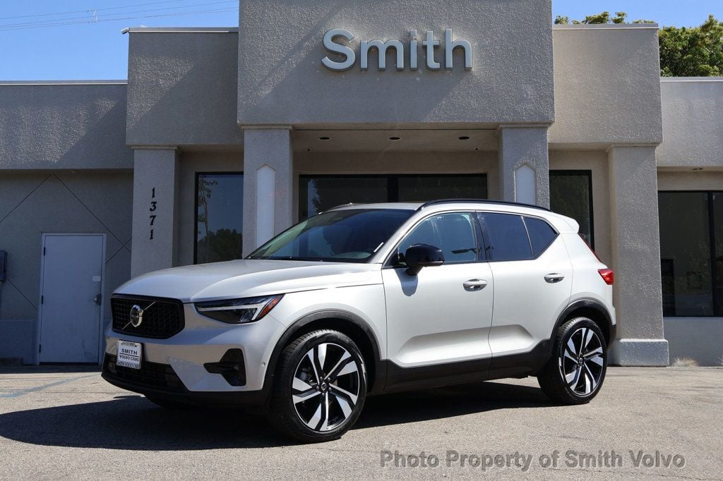2025 Volvo XC40
