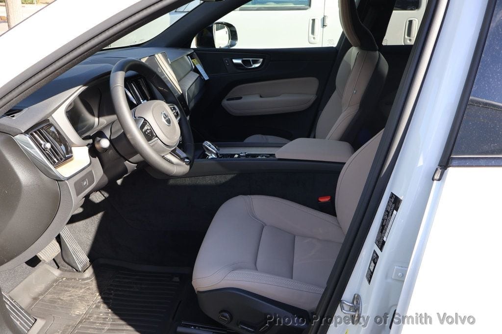 2026 Volvo XC60 Plus - Photo 8