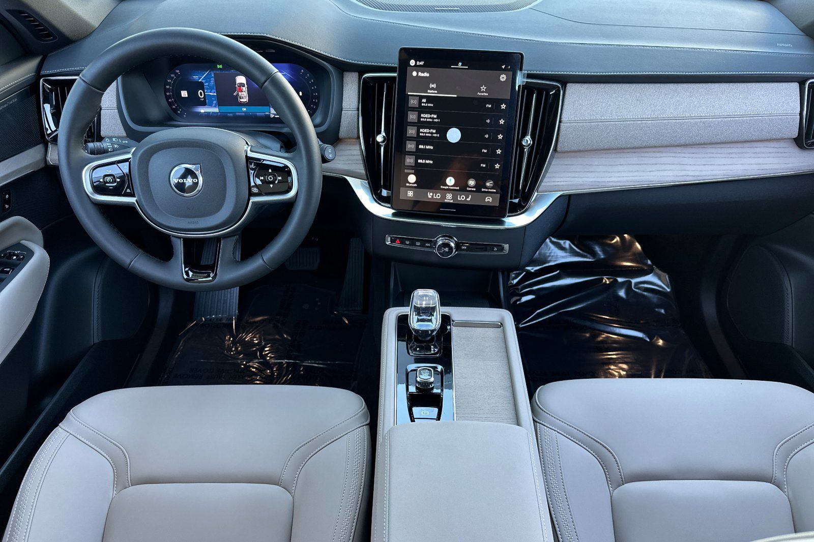 2026 Volvo XC90 Plus - Photo 12