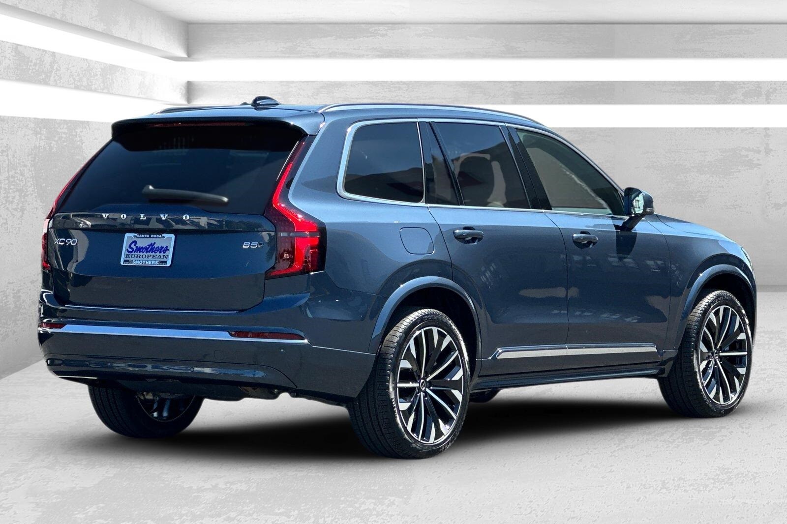 2026 Volvo XC90 B5 Core photo 3