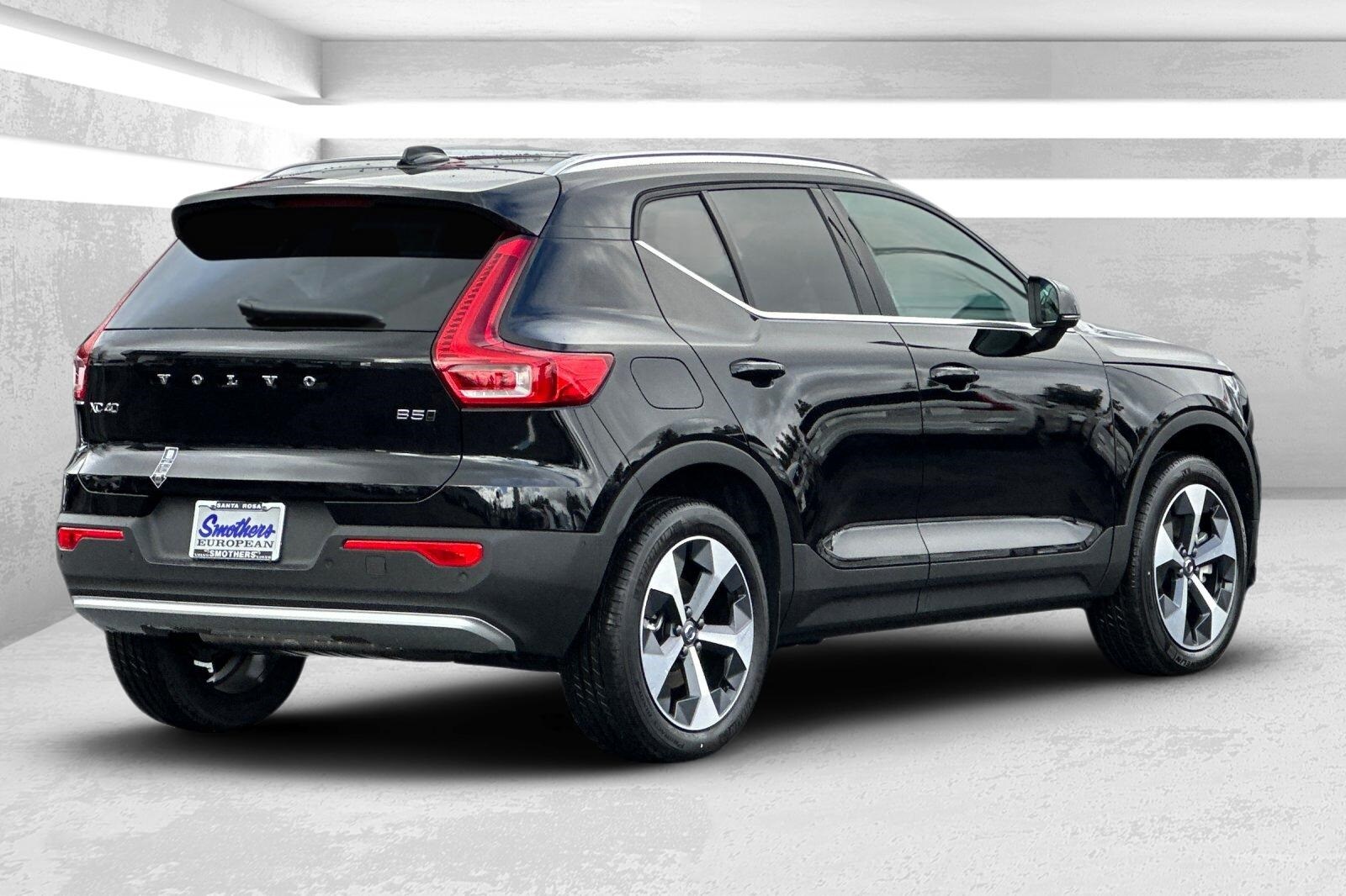2025 Volvo XC40 Plus photo 3