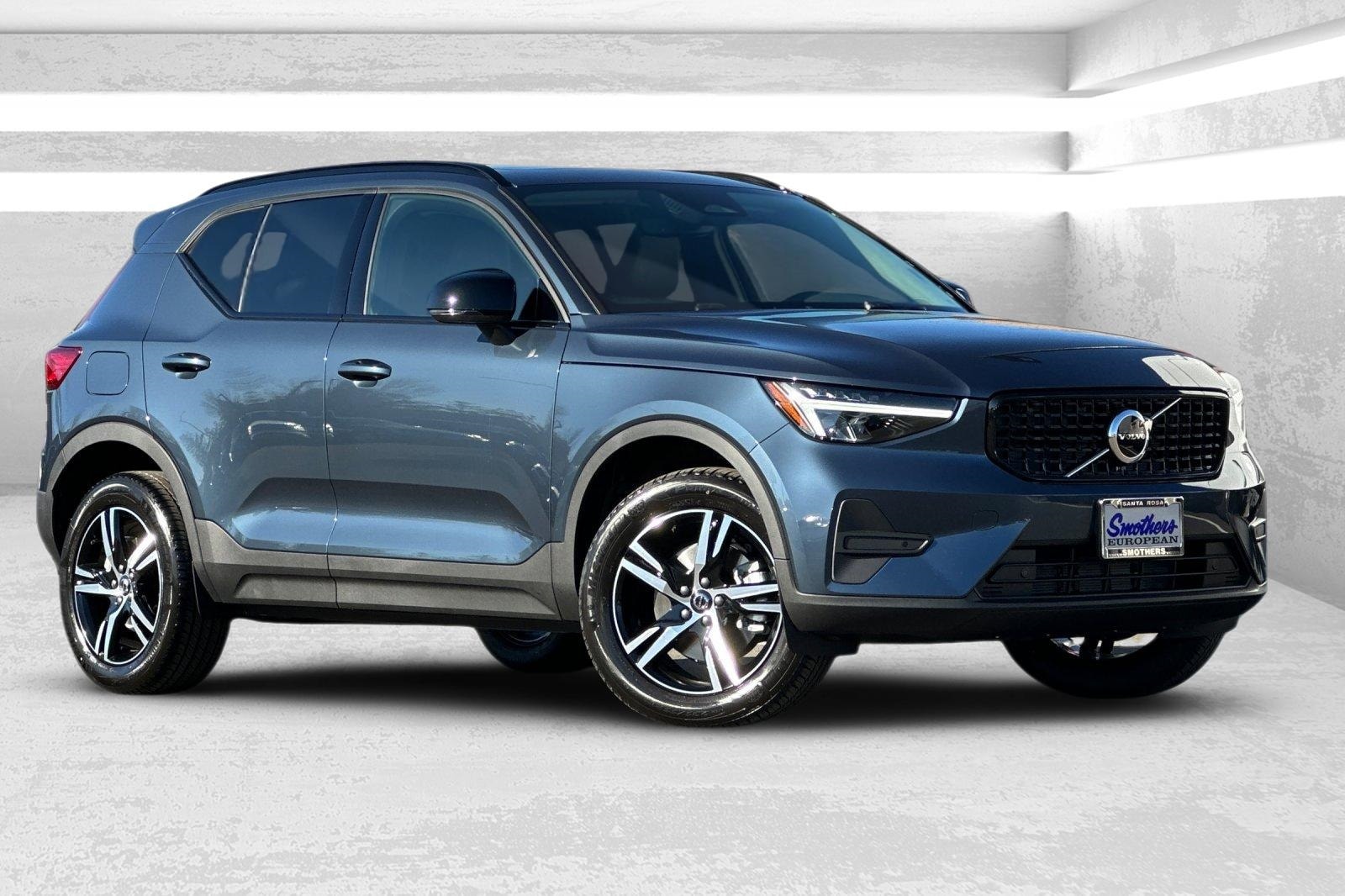 2026 Volvo XC40 Core's photo