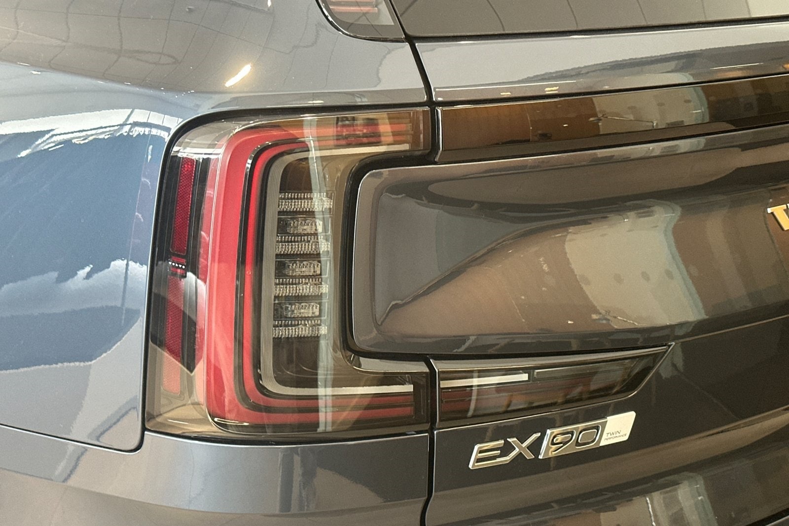 2025 Volvo EX90 Plus - Photo 6