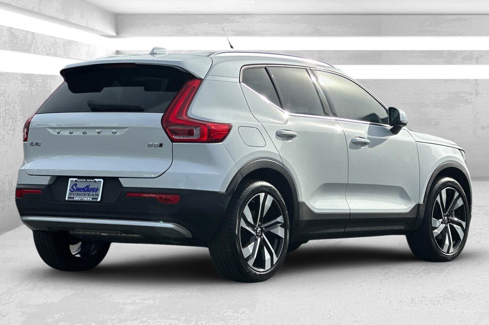 2024 Volvo XC40 Plus photo 2