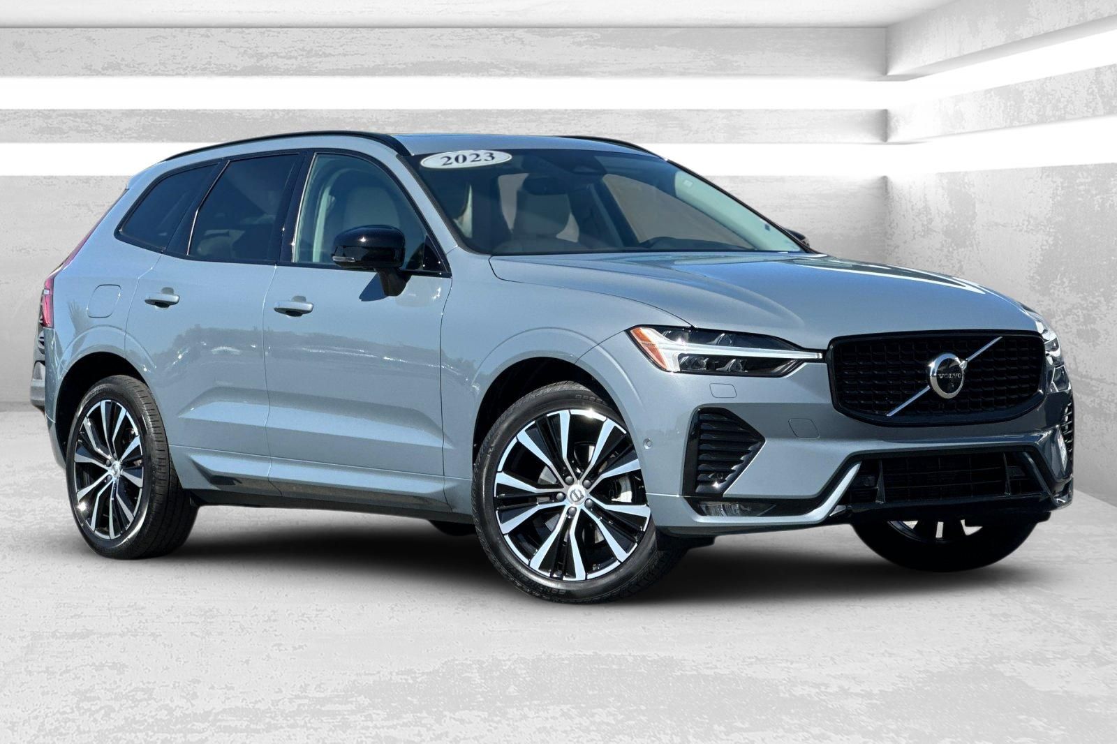 2023 Volvo XC60 B5 Plus Dark Theme AWD's photo