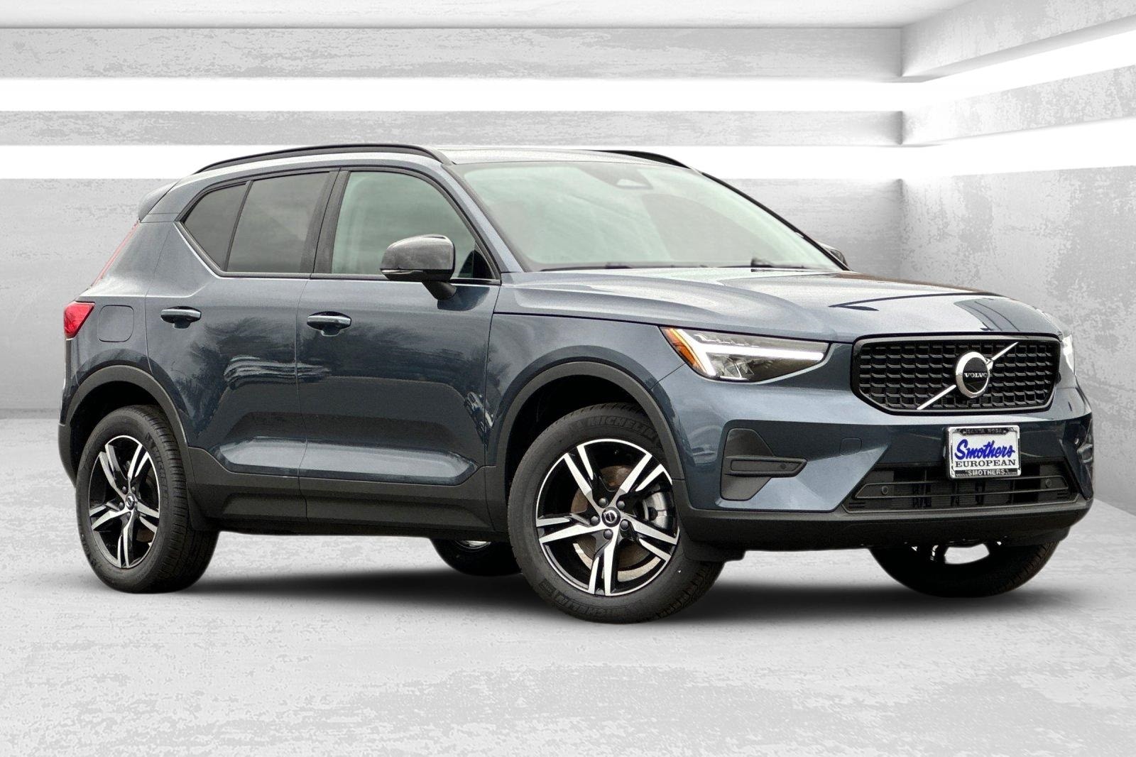 2026 Volvo XC40 Core's photo
