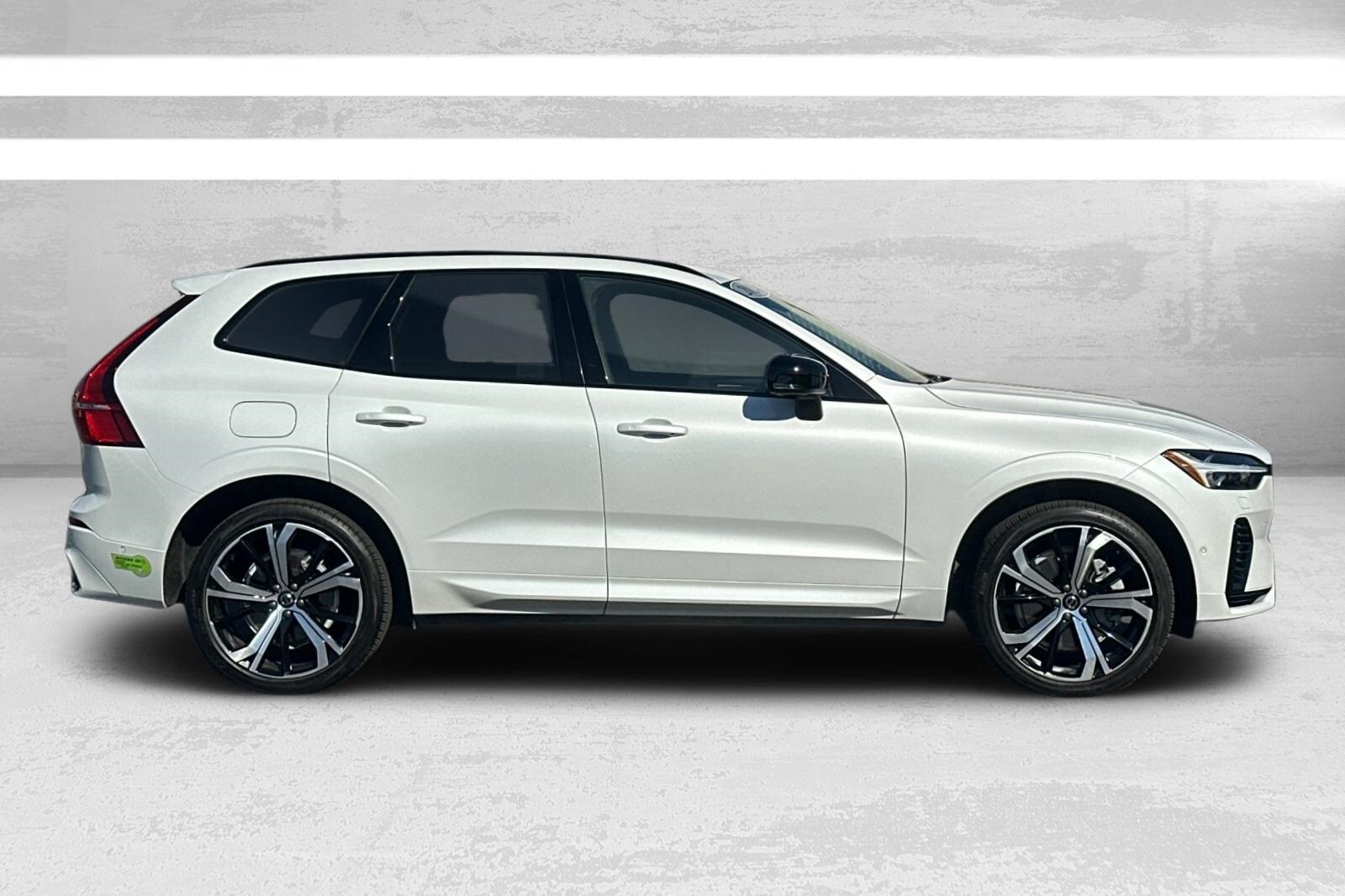 2024 Volvo XC60 T8 Ultimate photo 2