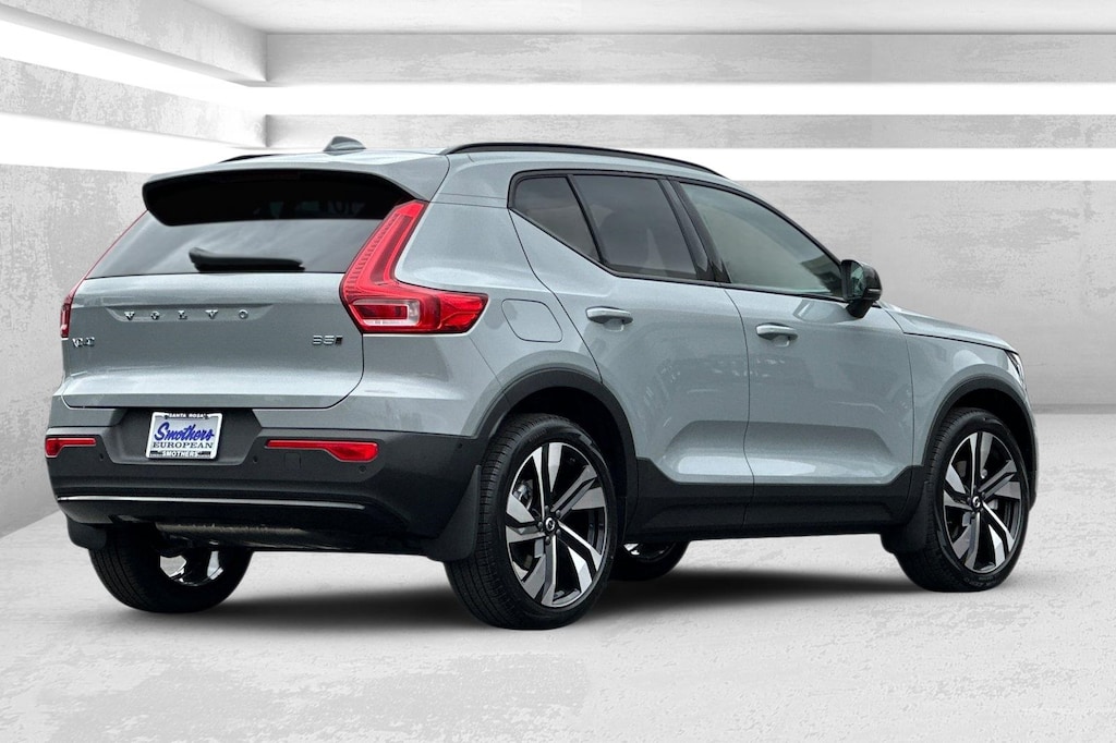 New 2026 Volvo XC40 B5 Ultra SUV