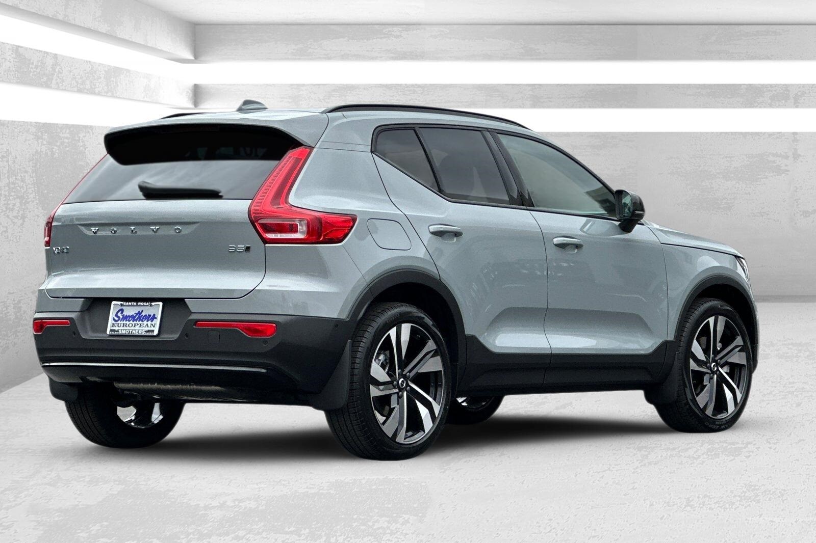 2026 Volvo XC40 photo 2