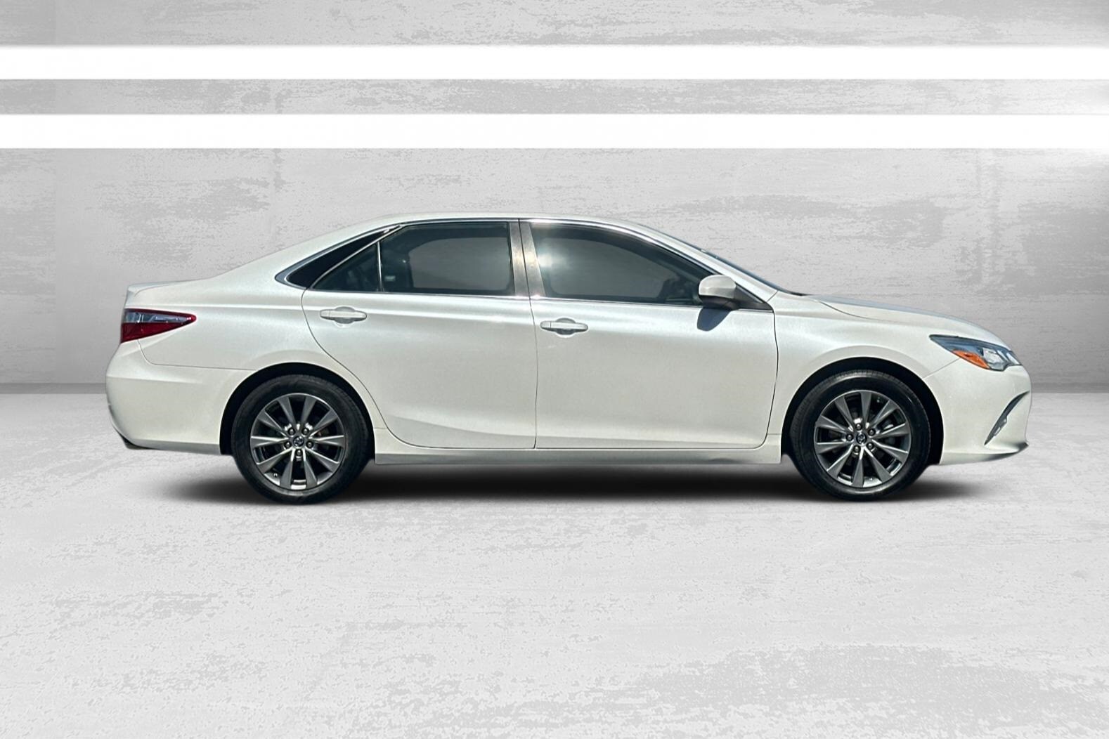 2015 Toyota Camry XSE V6 photo 2