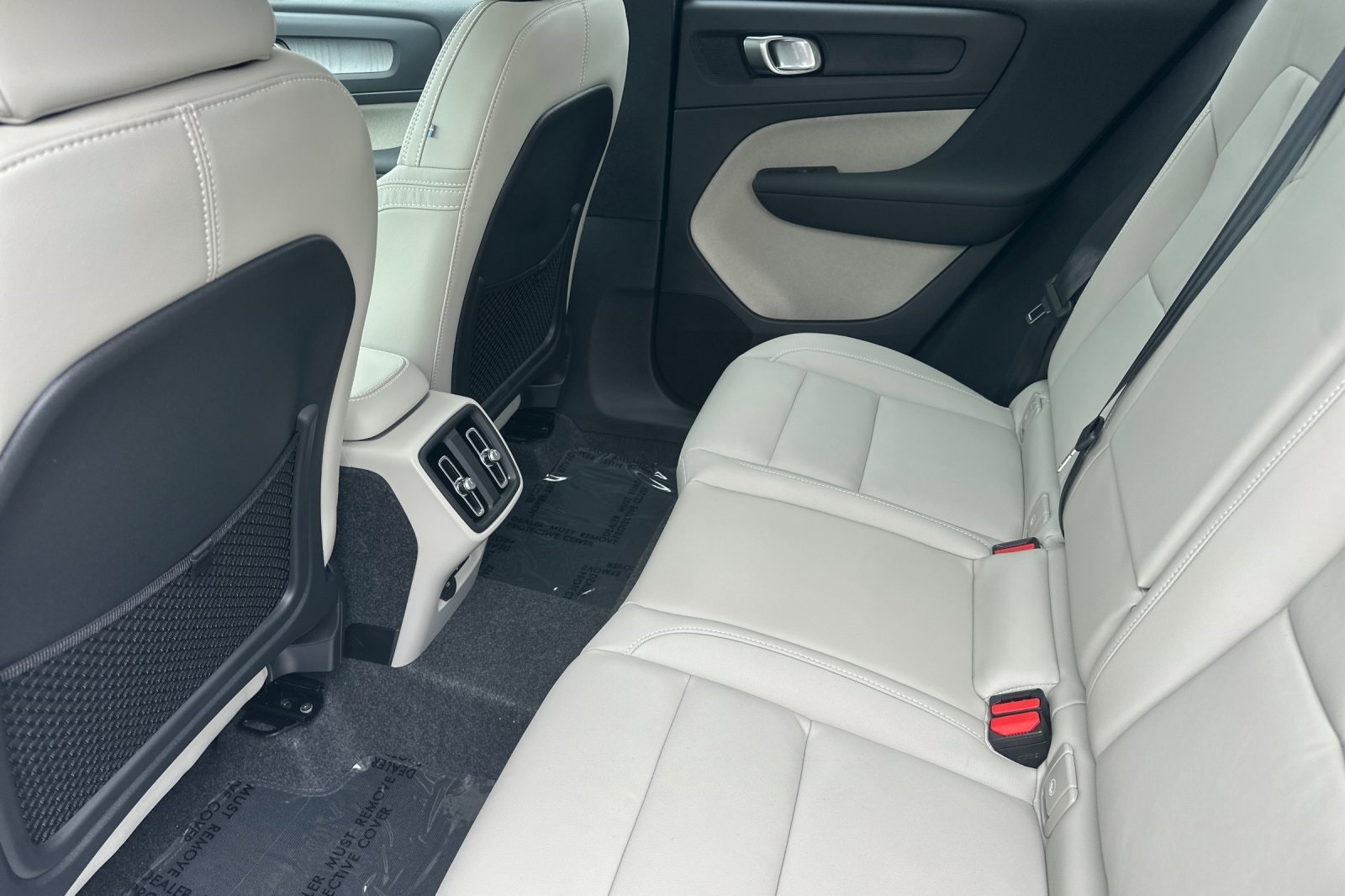 2026 Volvo XC40 Plus - Photo 12