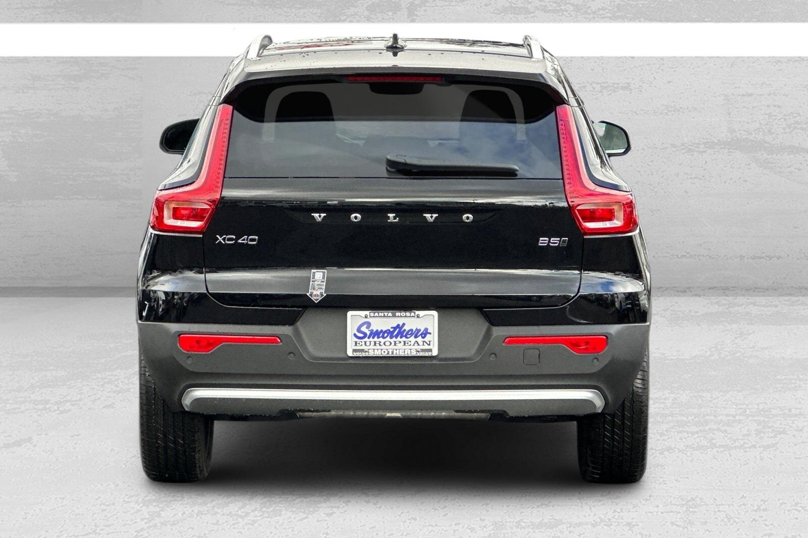 2025 Volvo XC40 Plus photo 4