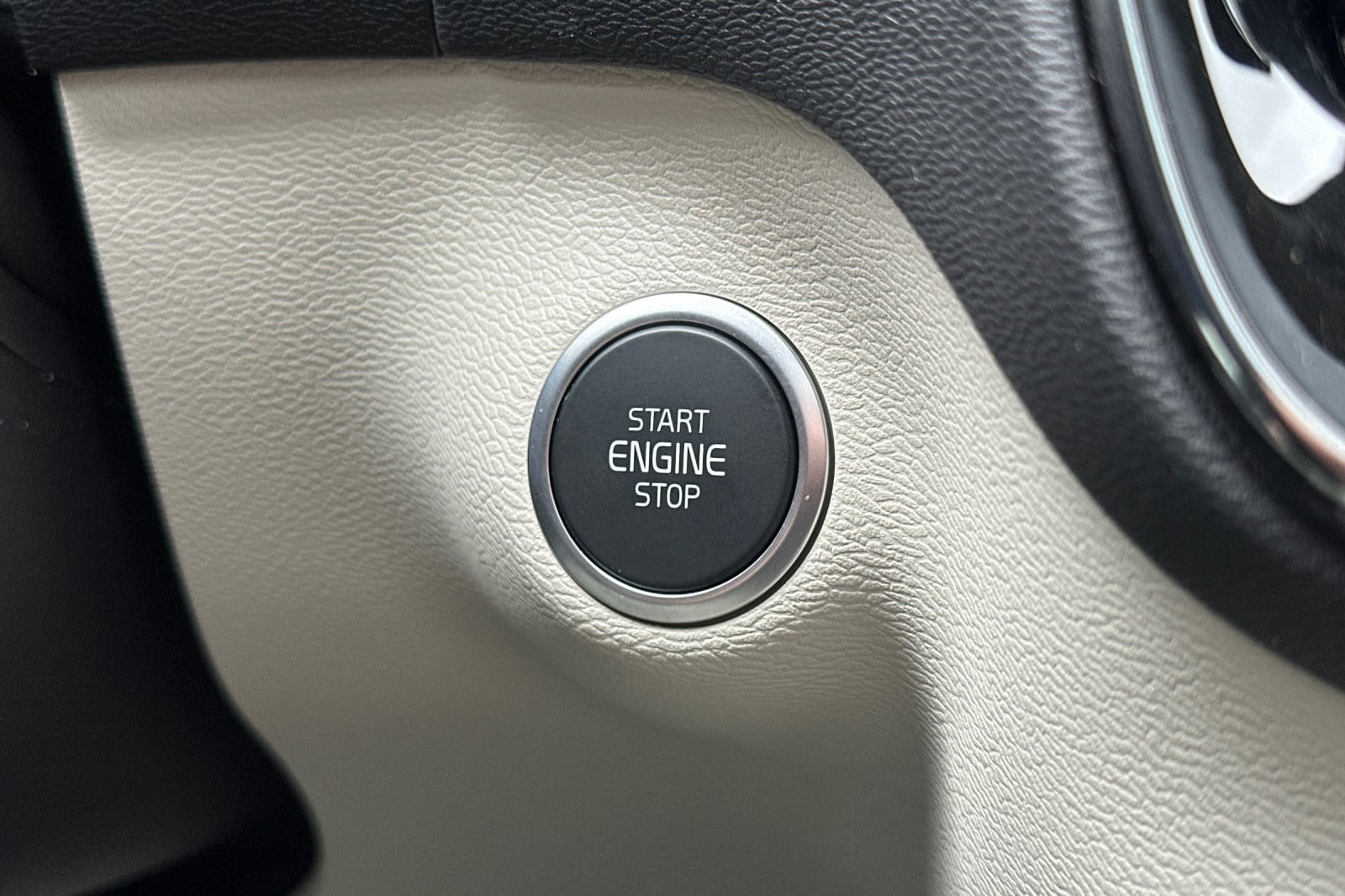 2026 Volvo XC40 Plus - Photo 23