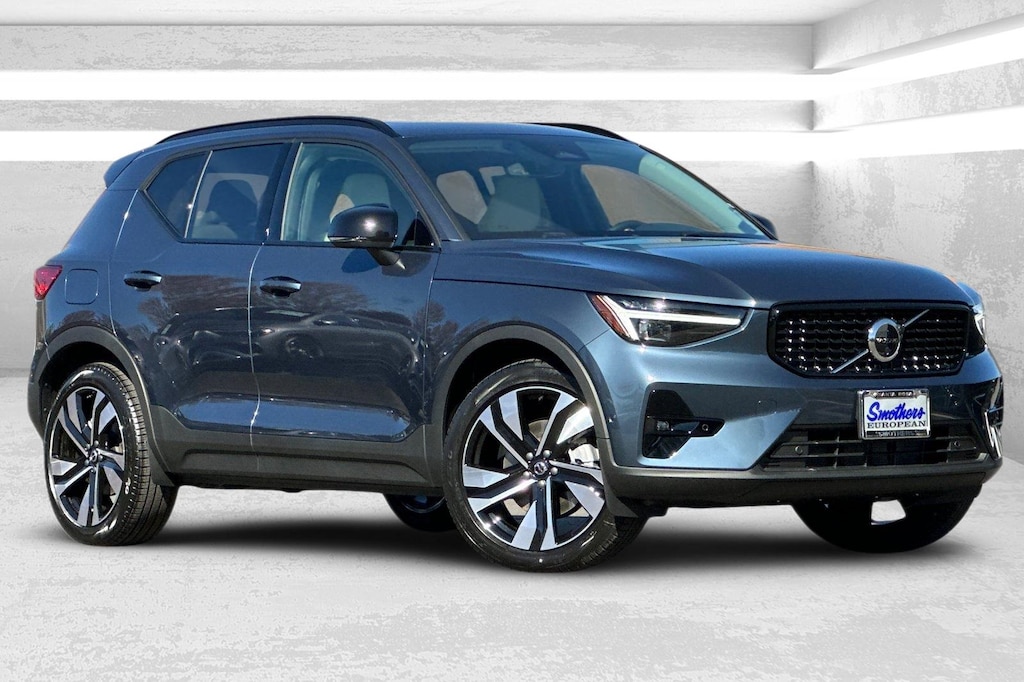 New 2026 Volvo XC40 B5 Ultra SUV