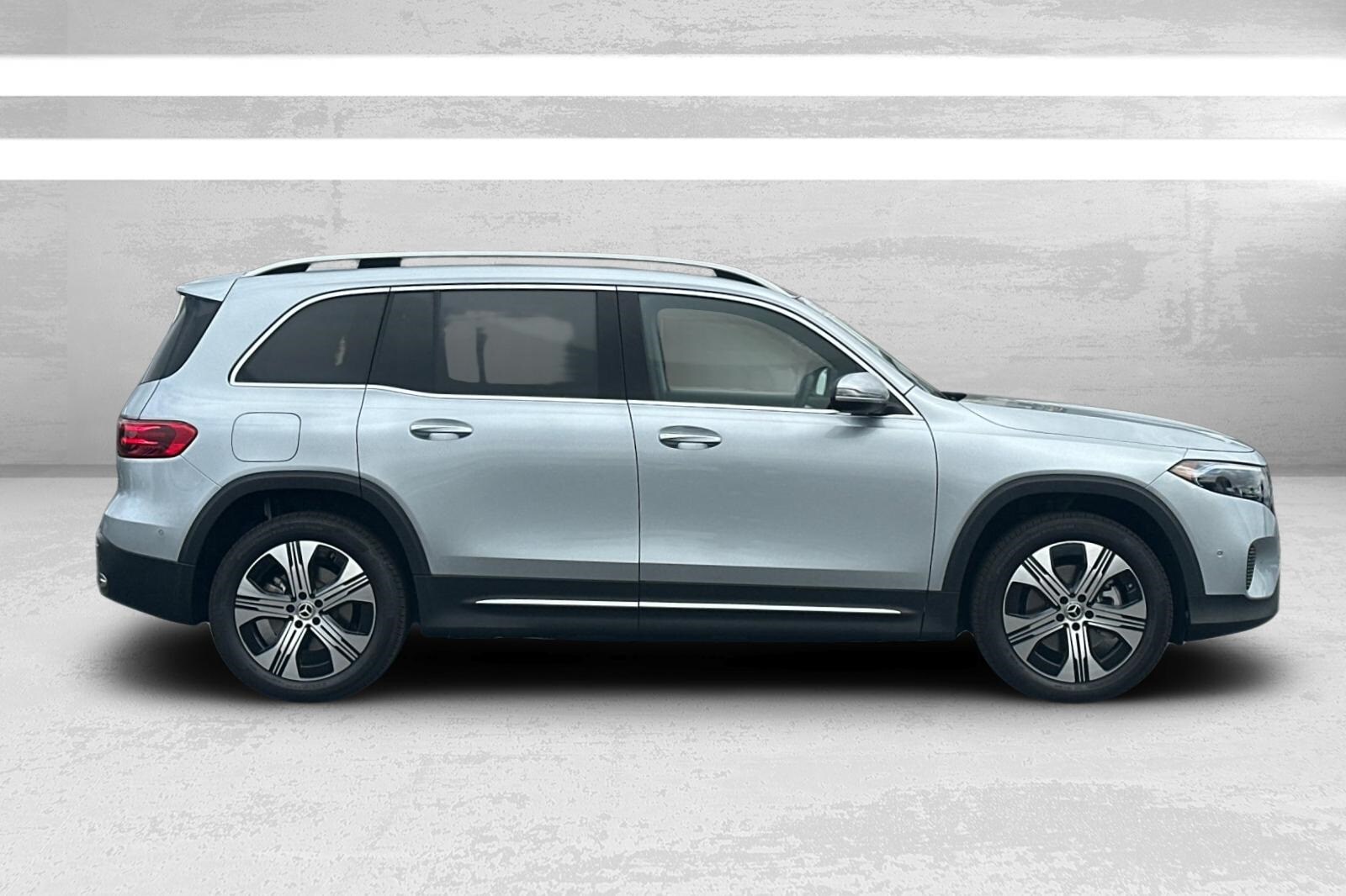 2024 Mercedes Benz EQB 350 4MATIC photo 2