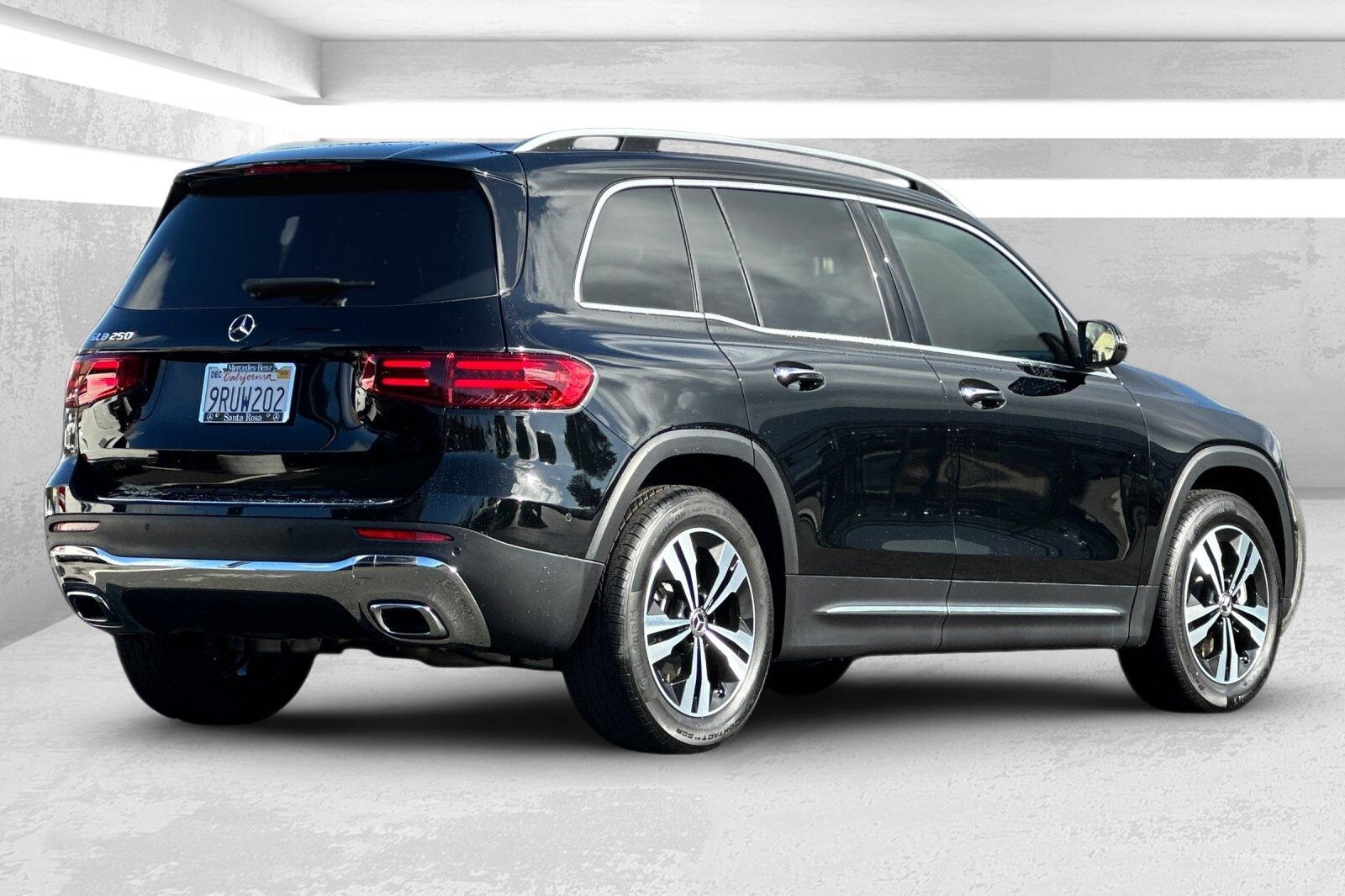 2025 Mercedes Benz GLB 250 photo 3