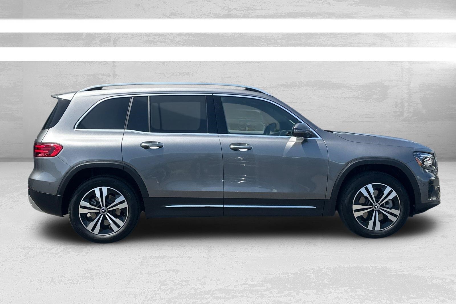 2025 Mercedes Benz GLB 250 4MATIC photo 2