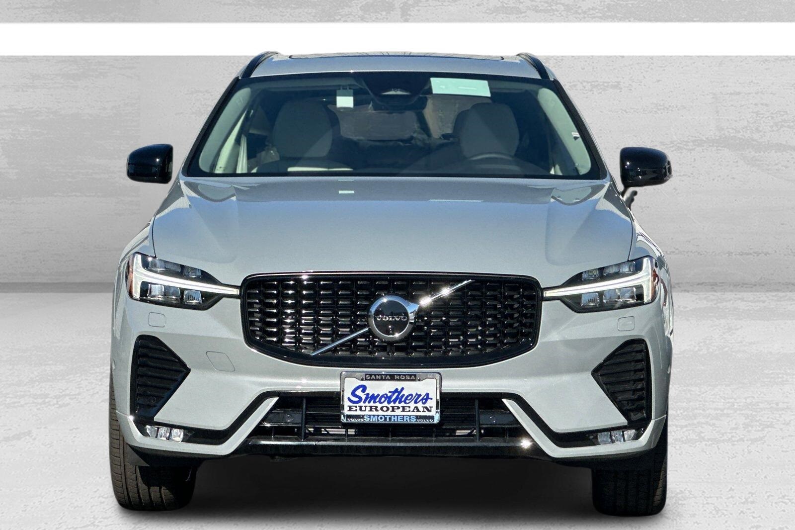 2025 Volvo XC60 B5 Plus photo 2