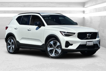 2026 Volvo XC40 B5 Plus SUV