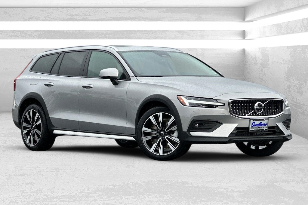 New 2025 Volvo V60 Cross Country B5 Ultra Wagon