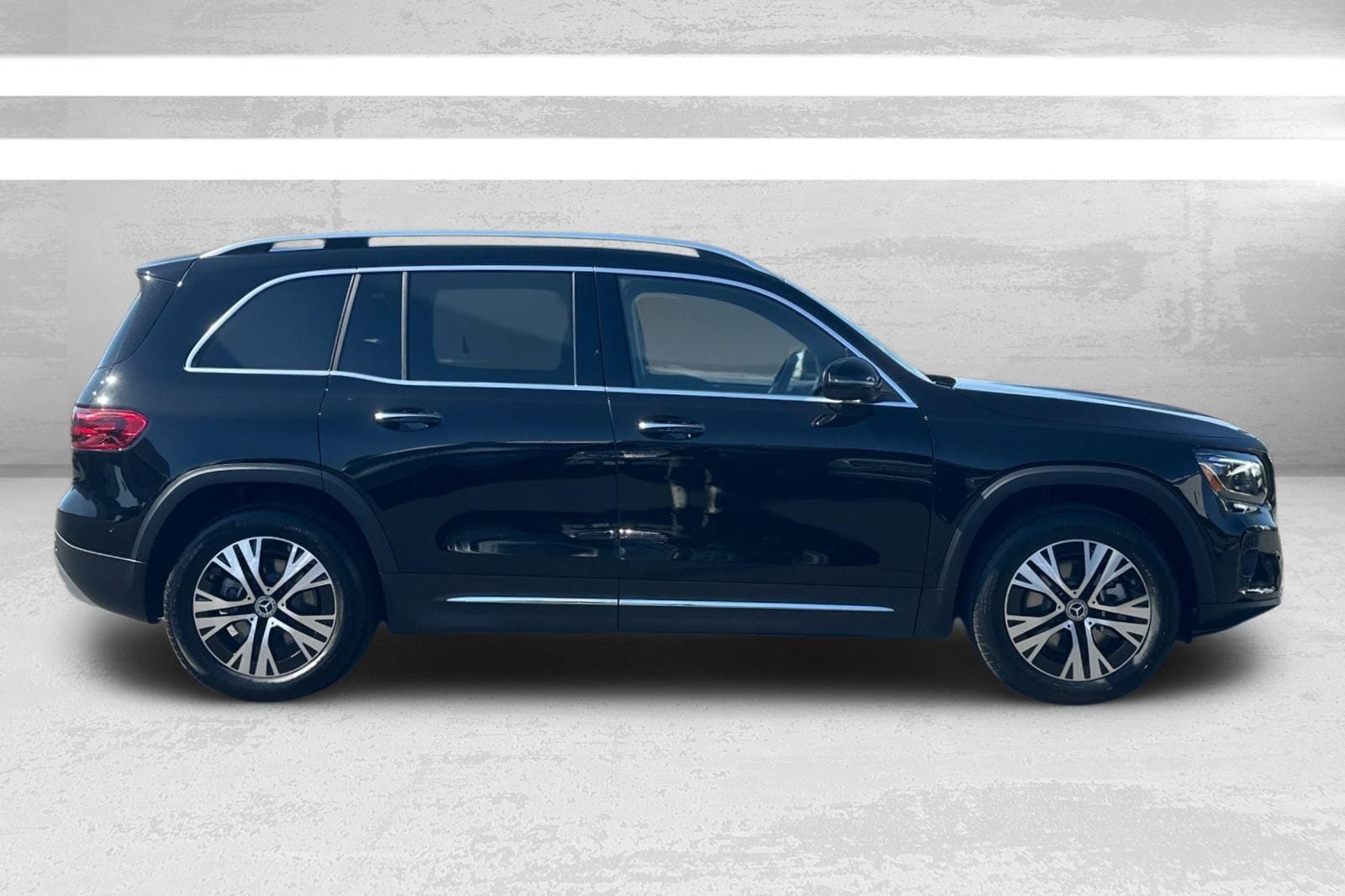 2024 Mercedes Benz GLB 250 photo 2