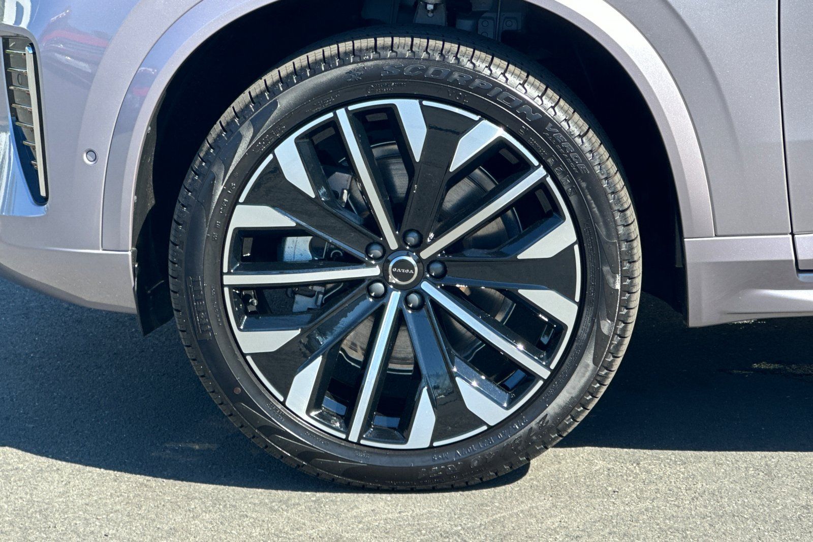 2026 Volvo XC90 Plus - Photo 25