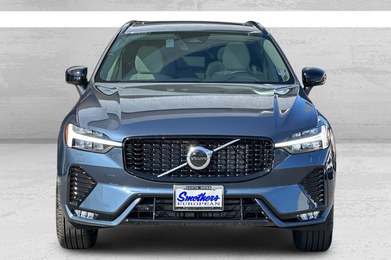 2025 Volvo XC60 B5 Core photo 2