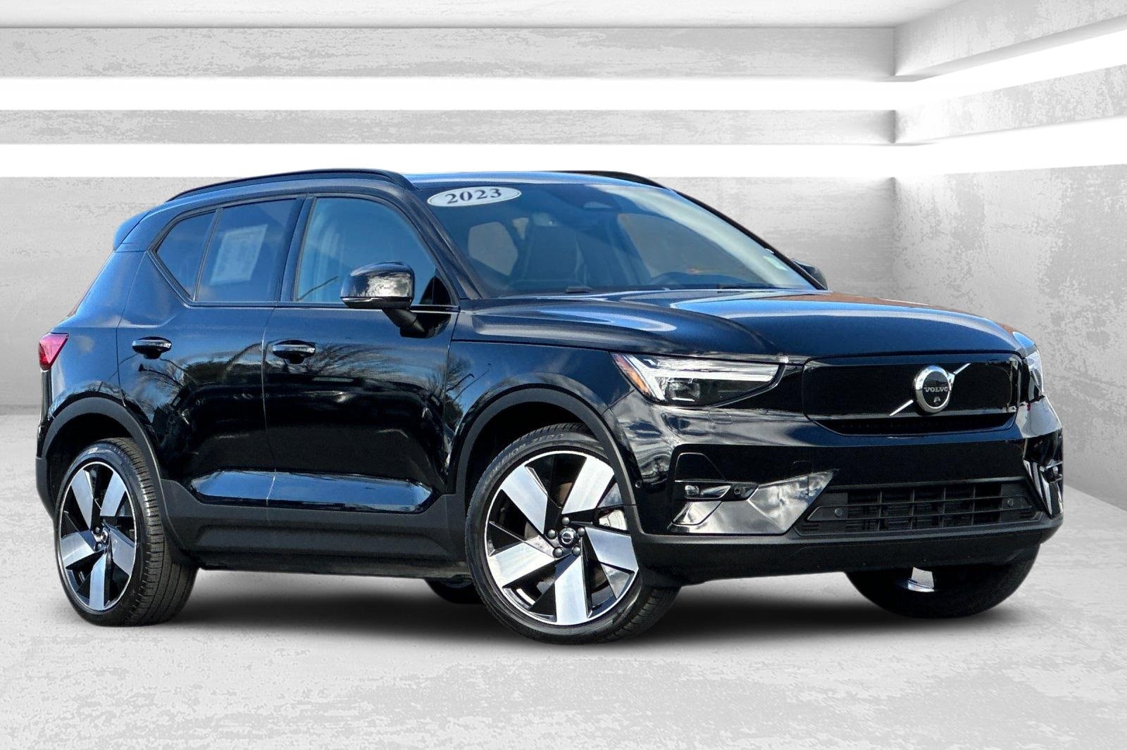 2023 Volvo XC40 Ultimate's photo