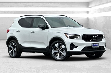 2026 Volvo XC40 B5 Plus AWD SUV