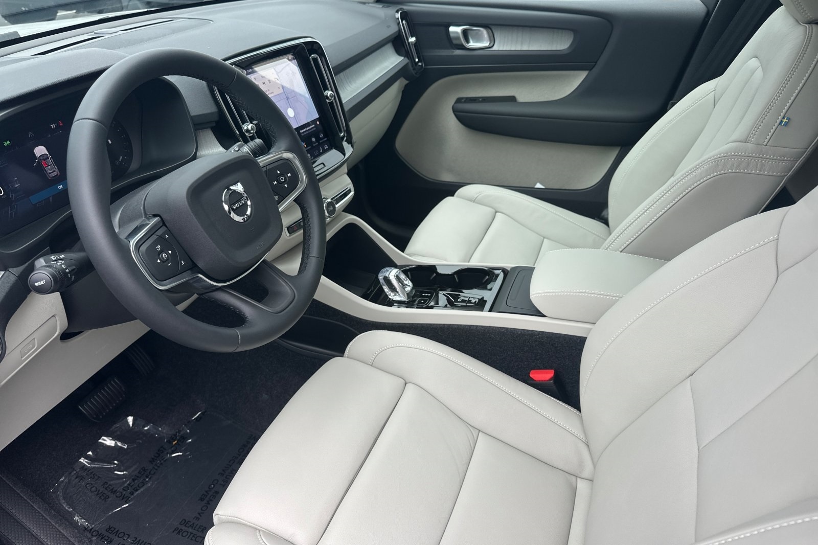2026 Volvo XC40 Plus - Photo 10