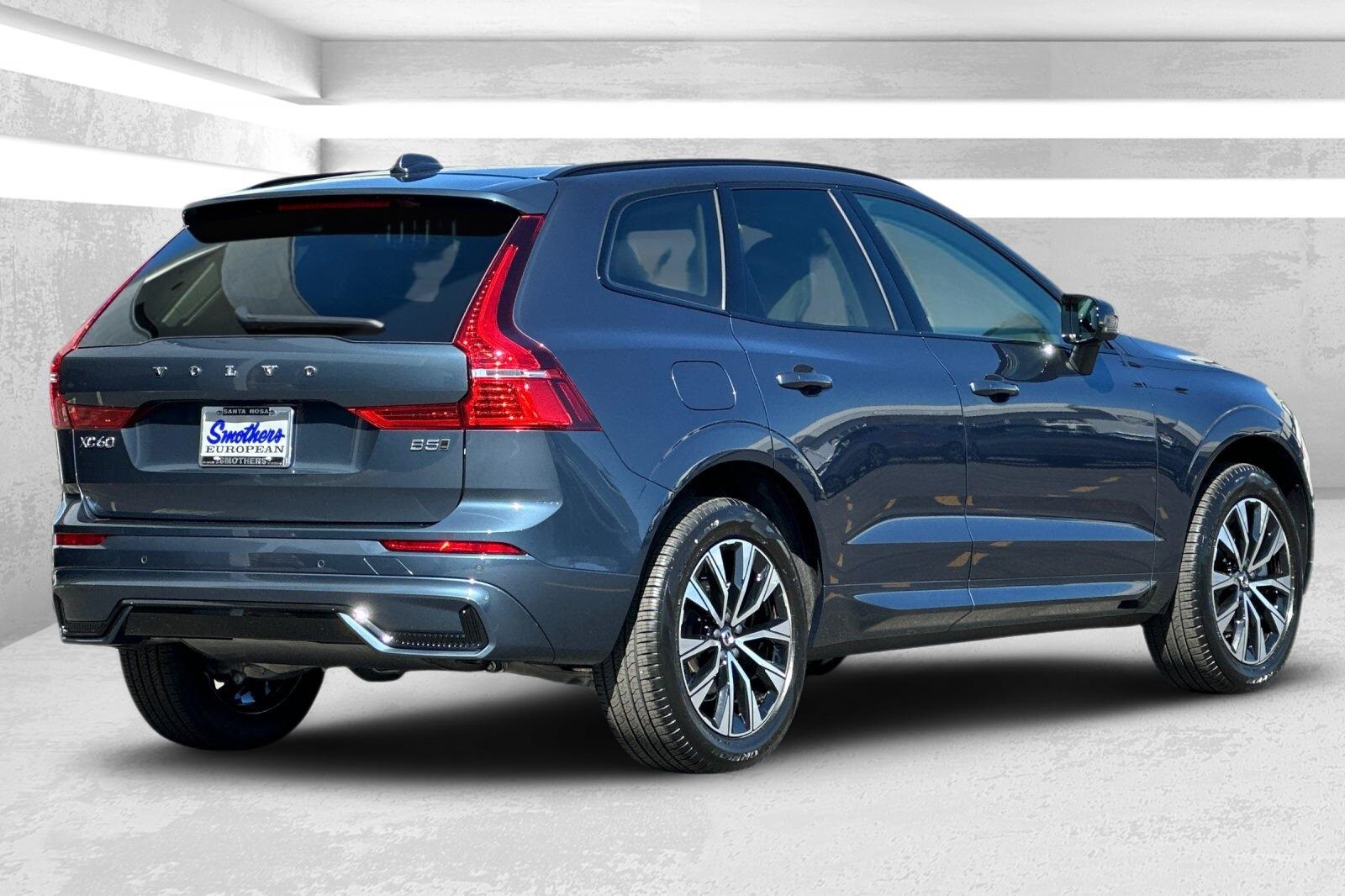 2025 Volvo XC60 B5 Core photo 4