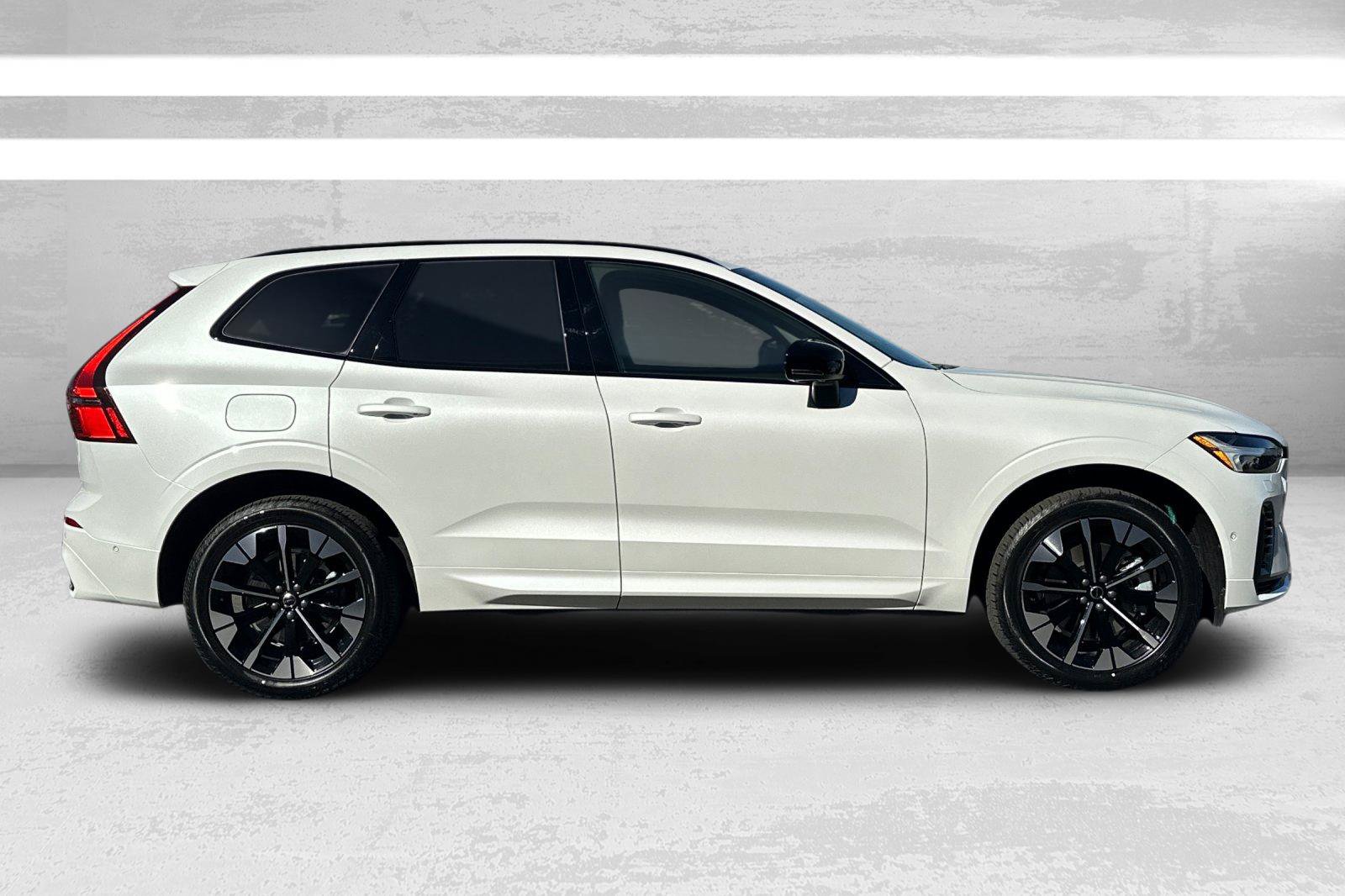 New 2026 Volvo XC60 plug-in hybrid T8 Plus SUV