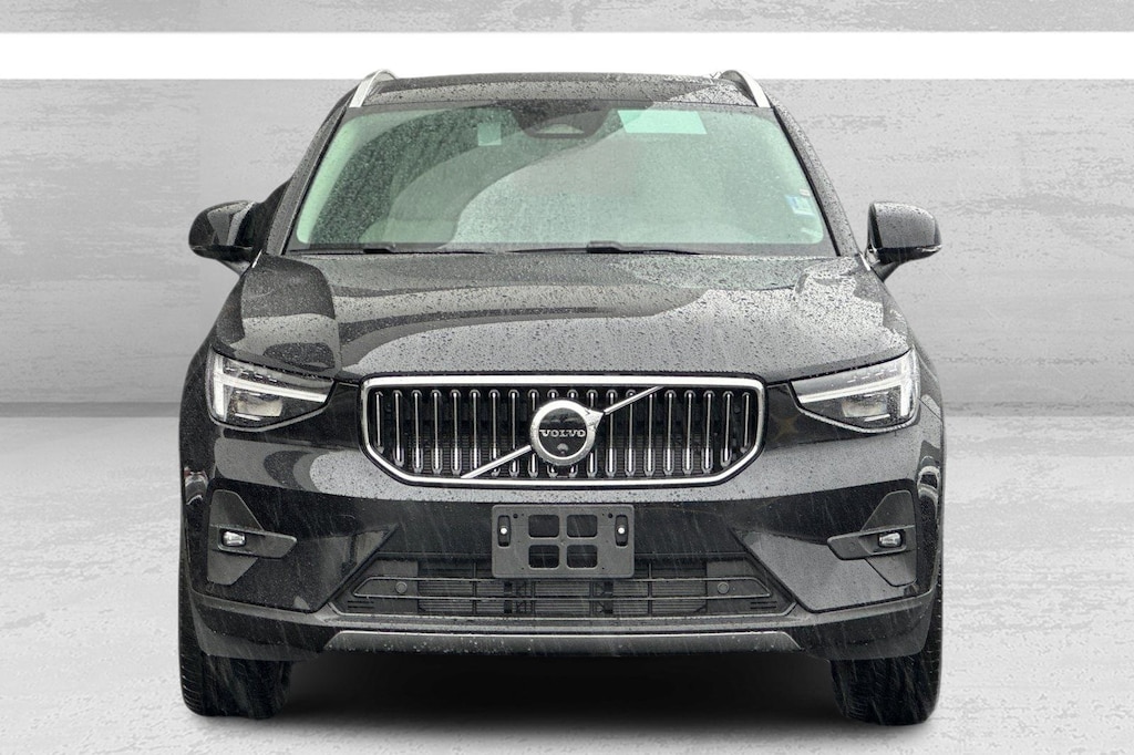 New 2025 Volvo XC40 B5 Plus Bright Theme SUV