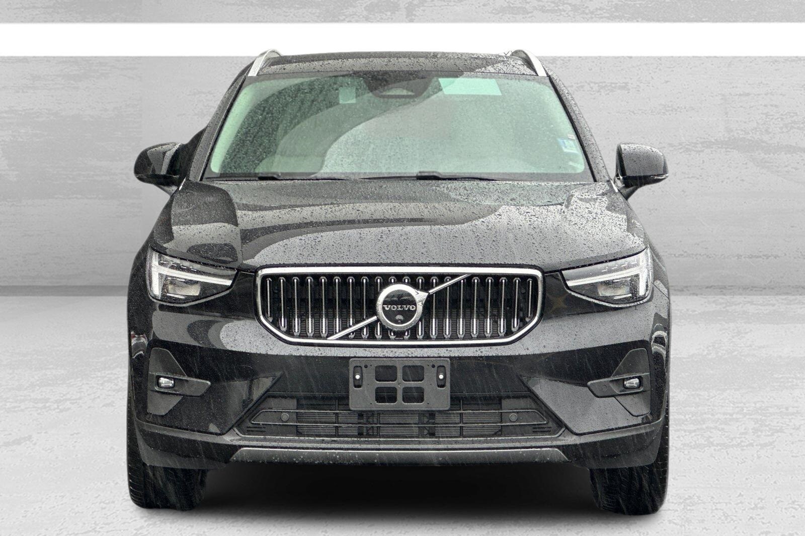 2025 Volvo XC40 Plus photo 2