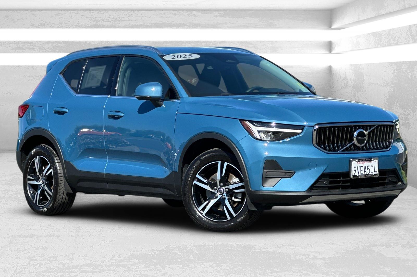 2025 Volvo XC40 Core