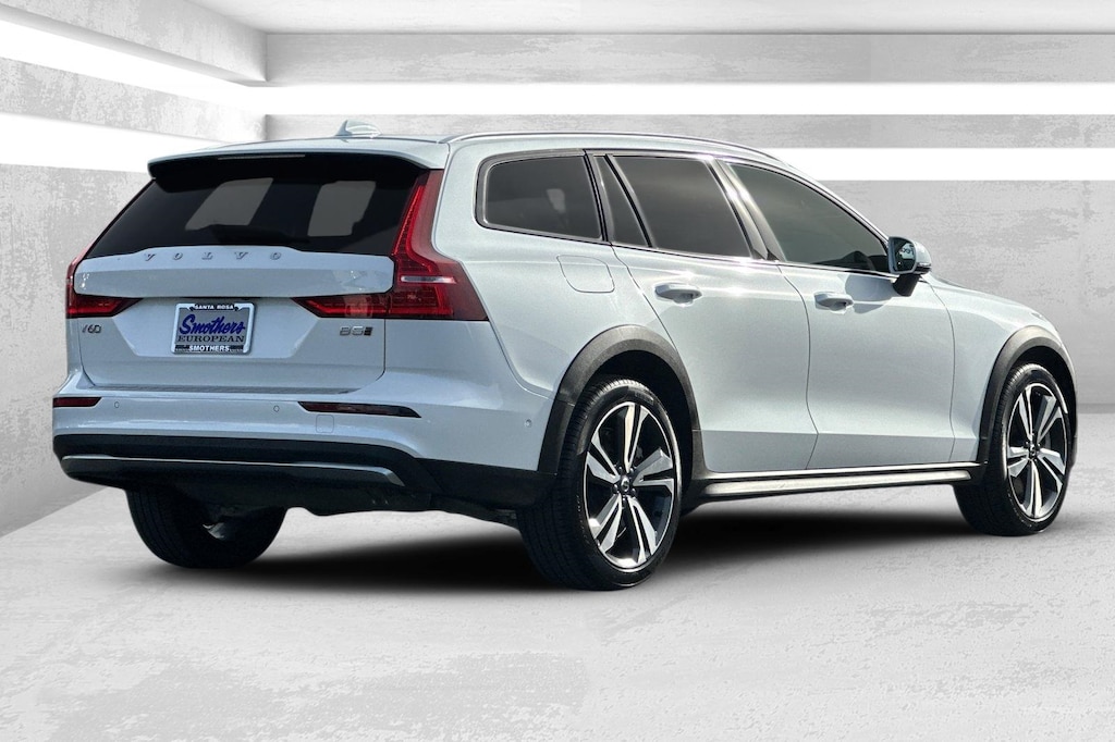 Certified 2023 Volvo V60 Cross Country B5 AWD Plus Wagon