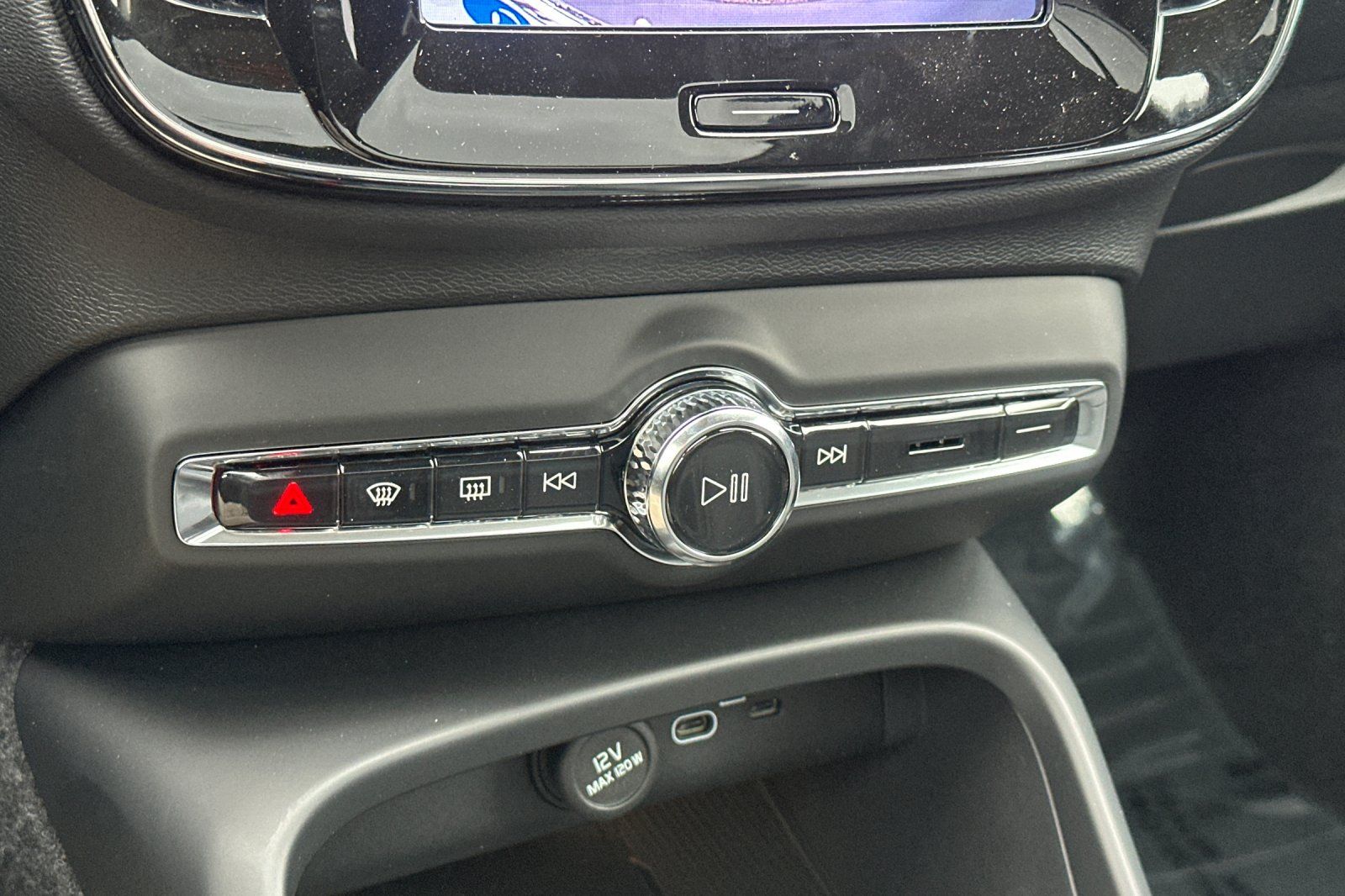 2026 Volvo XC40 Core - Photo 20