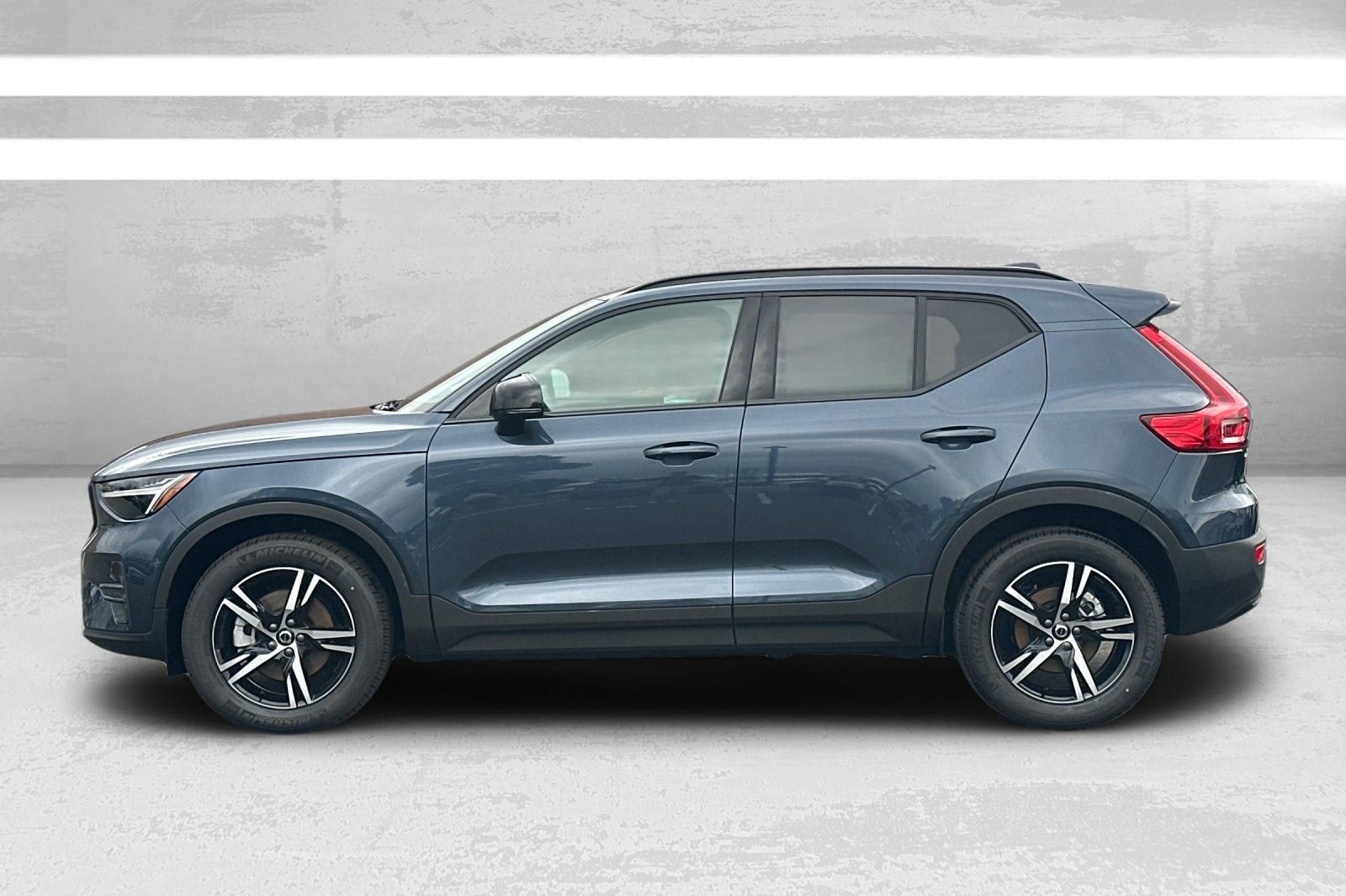 2026 Volvo XC40 Core - Photo 6