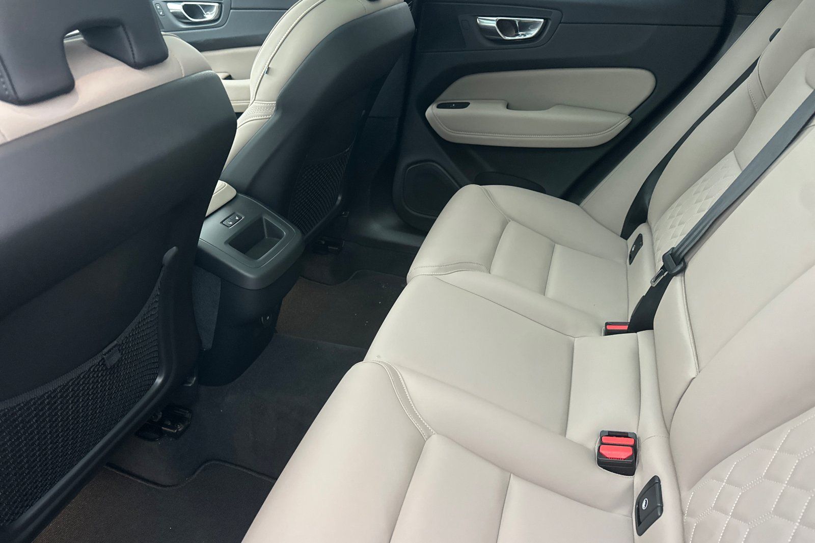 2026 Volvo XC60 Plus - Photo 10