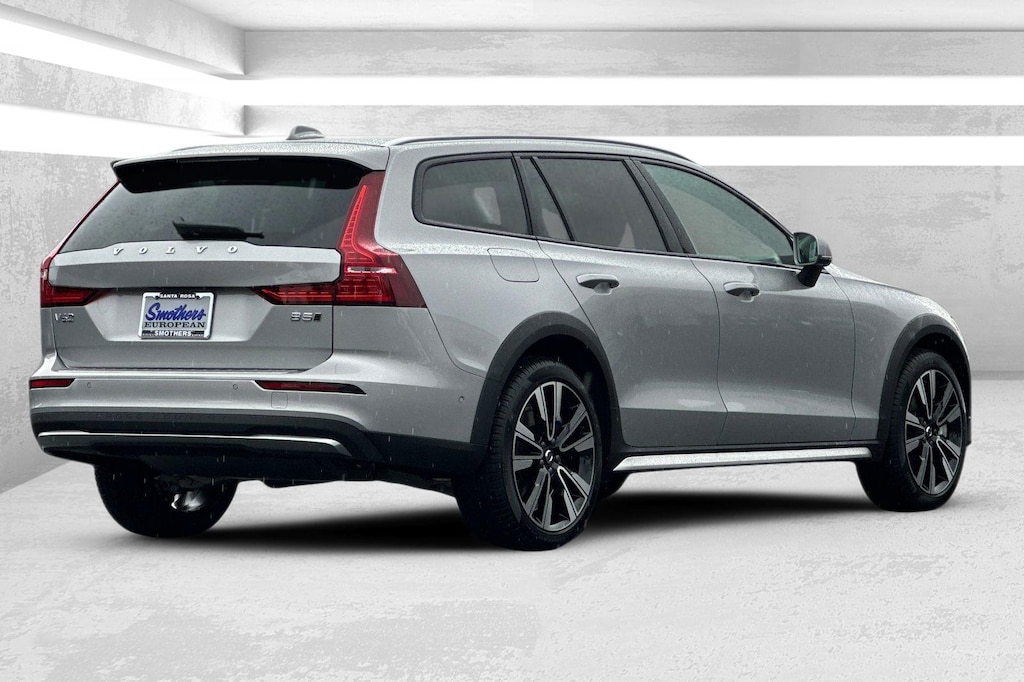 New 2025 Volvo V60 Cross Country B5 Ultra Wagon