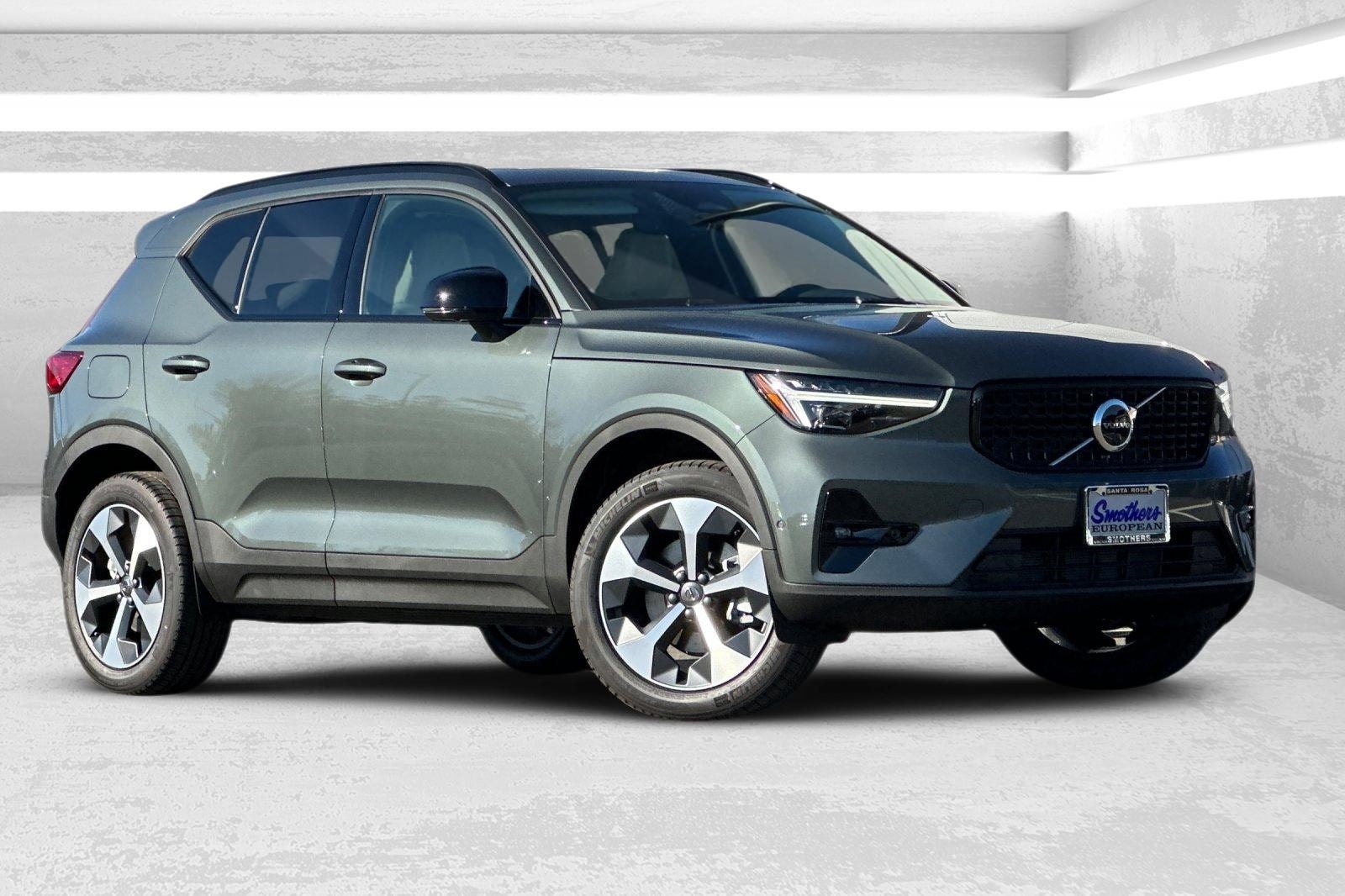 2026 Volvo XC40 B4 Plus Dark FWD's photo